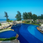 beach-front-pool-1